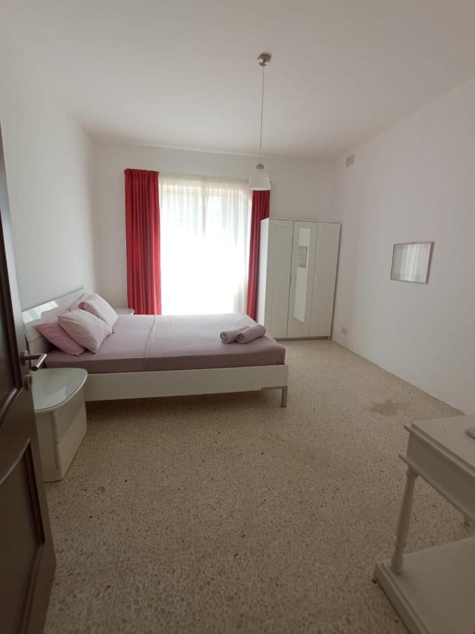 Modern Bedroom Gzira Esterno foto